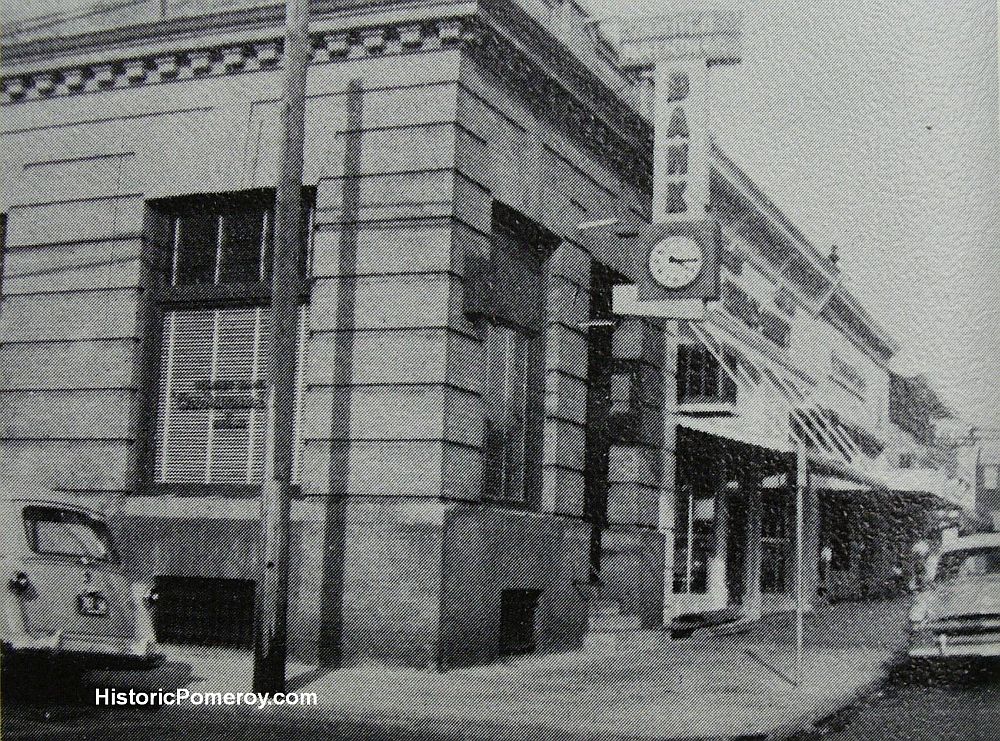 Old National Bank of Spokane with clock, Pomeroy WA