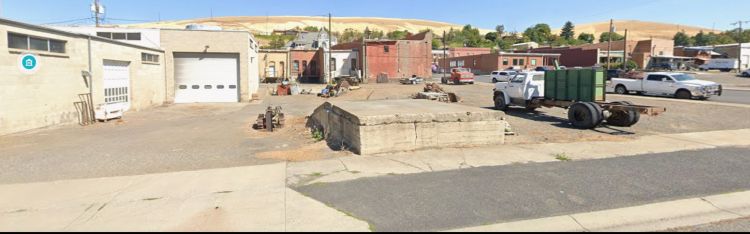 Photo of the 'heavy machinery loading dock' built in 1947 for McKeirnan Hardware & Implement. >
        <p class=