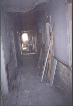 hallway.jpg (12214 bytes)